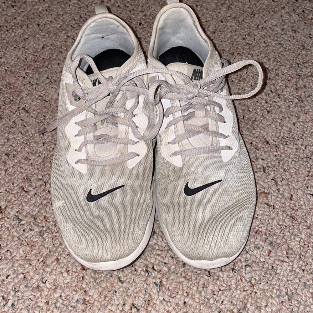 nike athletic shoes